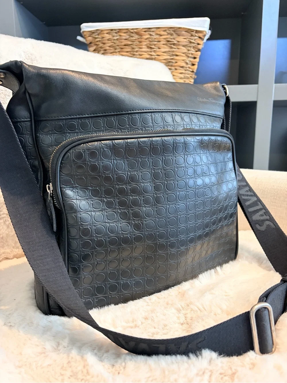 Salvatore Ferragamo Large Gancini Black Leather Messenger Crossbody Bag - Picture 3 of 14
